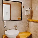 מלון L'hotel Bristol 3*