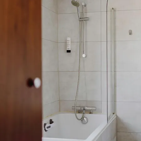 מלון L'hotel Bristol 3*