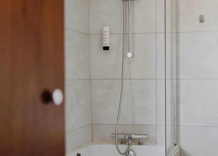 מלון L'hotel Bristol 3*