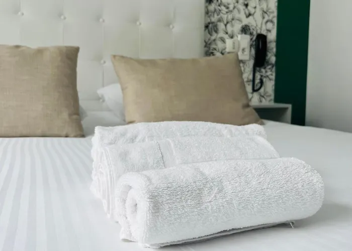 ホテル L'hotel Bristol カーン