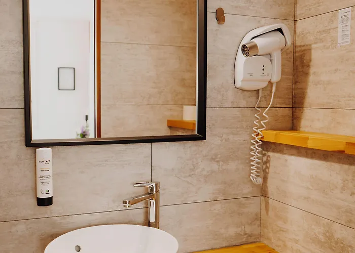 מלון L'hotel Bristol 3*